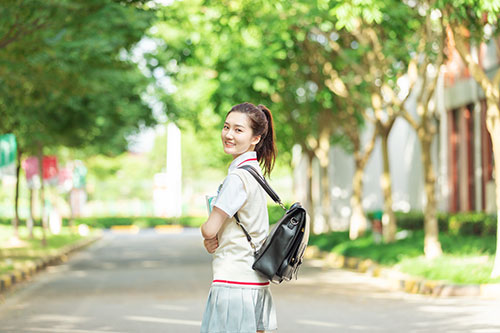 留学生入户深圳市福田区,深圳市福田区户口的好处(图1)